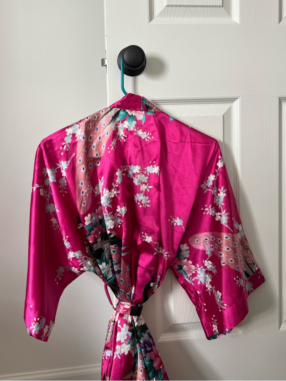 ◻️BABEYOND: Women’s M, pink kimono style bathrobe w/peacock accent, preowned◻️ - Picture 14 of 14